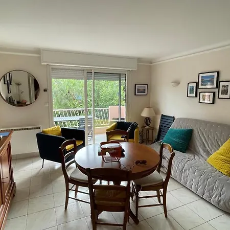 Apartment Le Nid T2 Grande Terrasse Au Parc Santa Lucia Raphael Bord De Mer Calanque A 100m Saint-Raphael (Var)