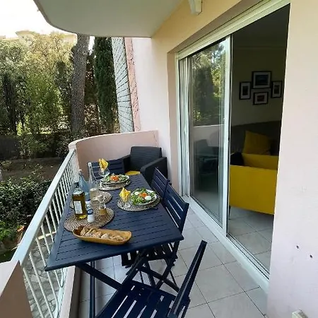 Апартаменти Le Nid T2 Grande Terrasse Au Parc Santa Lucia Raphael Bord De Mer Calanque A 100m