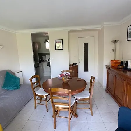 Апартаменти Le Nid T2 Grande Terrasse Au Parc Santa Lucia Raphael Bord De Mer Calanque A 100m Сен-Рафаель