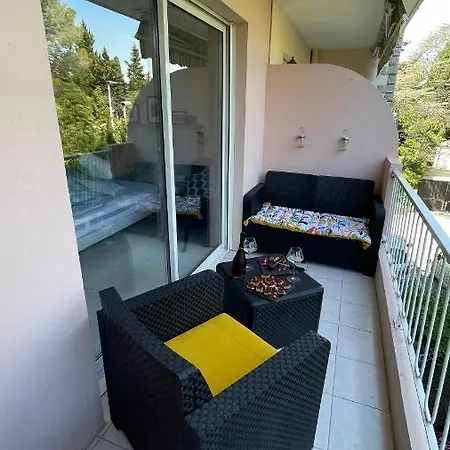 Le Nid T2 Grande Terrasse Au Parc Santa Lucia Raphael Bord De Mer Calanque A 100m *