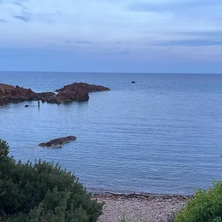 Апартаменти Le Nid T2 Grande Terrasse Au Parc Santa Lucia Raphael Bord De Mer Calanque A 100m *